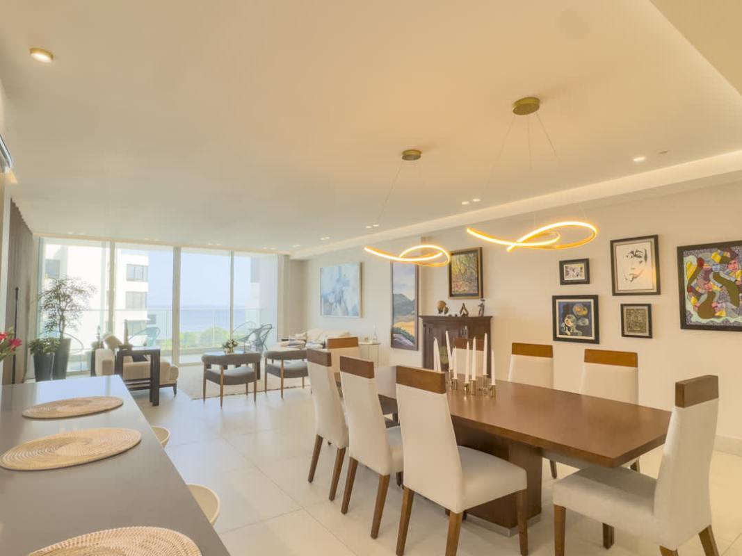 Modern kitchen with island, built-in appliances, stylish lighting PH Riviera del Golf