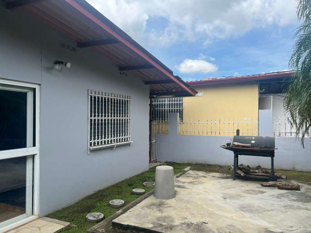 Backyard with barbecue grill, concrete patio, lawn Lomas del Golf Panama