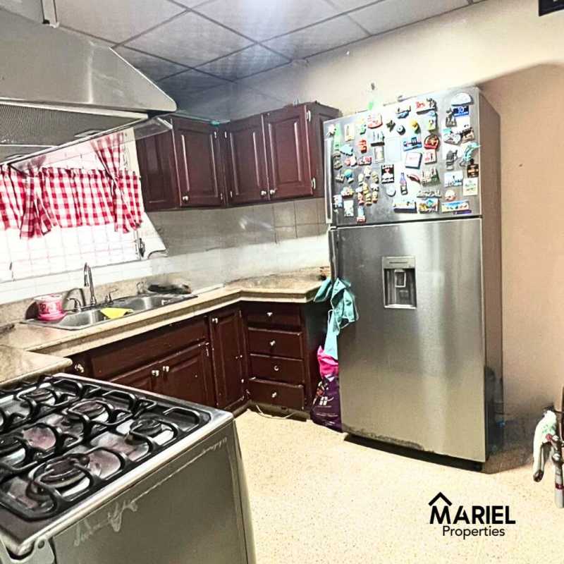 Backyard with garden, palm trees, barbecue area in Lomas del Golf Brisas del Golf Panama City