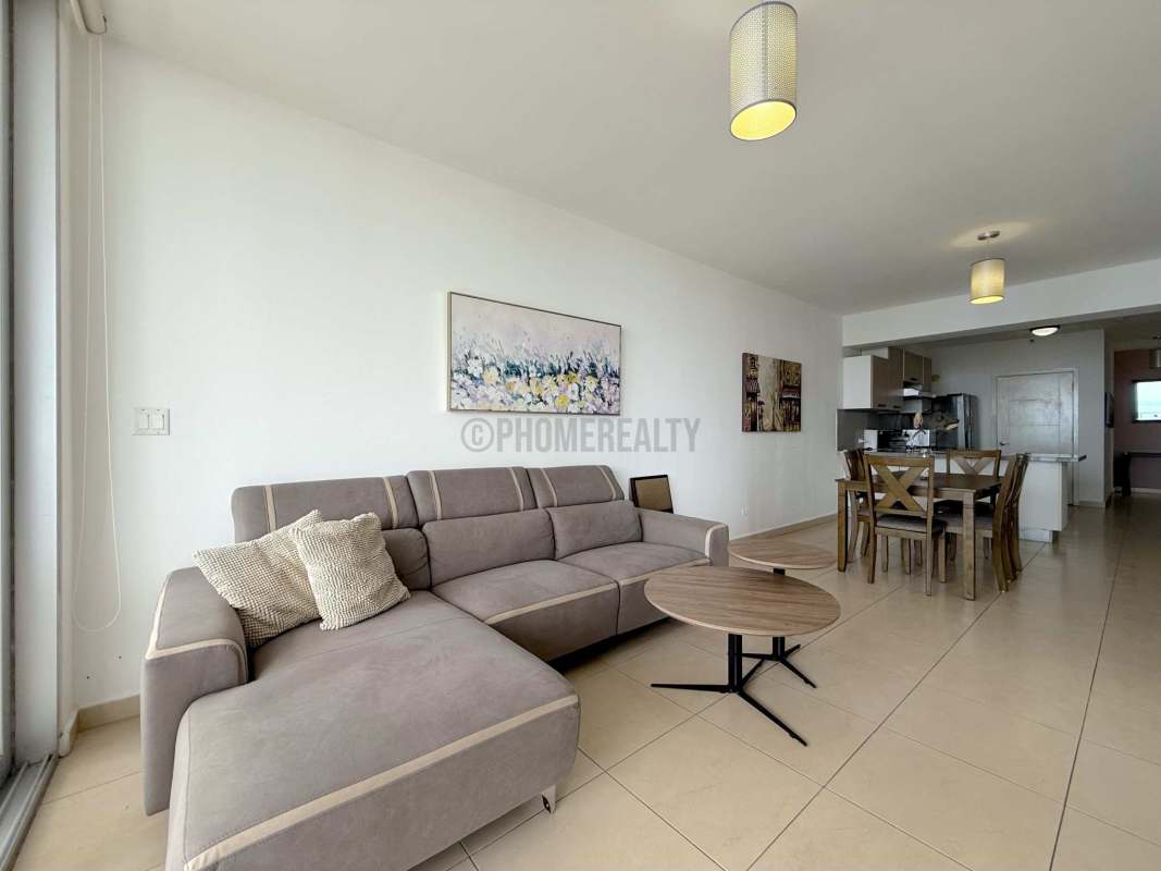 Open concept kitchen with granite counters, appliances, ocean view apartment PH BICSA Avenida Balboa Panama City