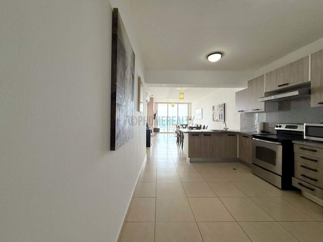 Modern bathroom with glass shower and quality fixtures at PH BICSA apartment rental Panama City