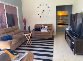 Single-story house with carport, green lawn and trees in Álamos Arboledas Panama Oeste