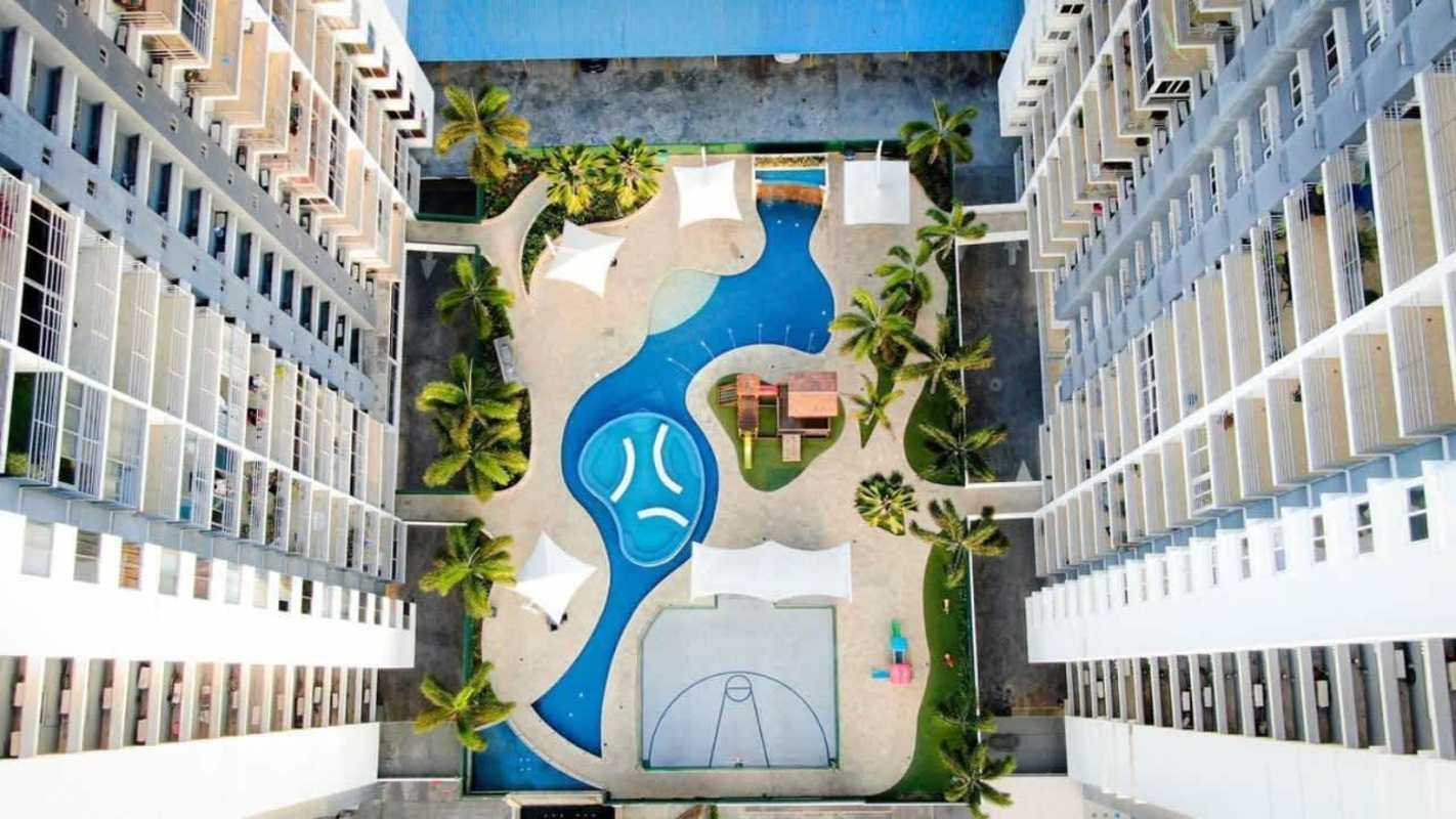 Family-friendly pool, playground, gazebo condo amenities Panama