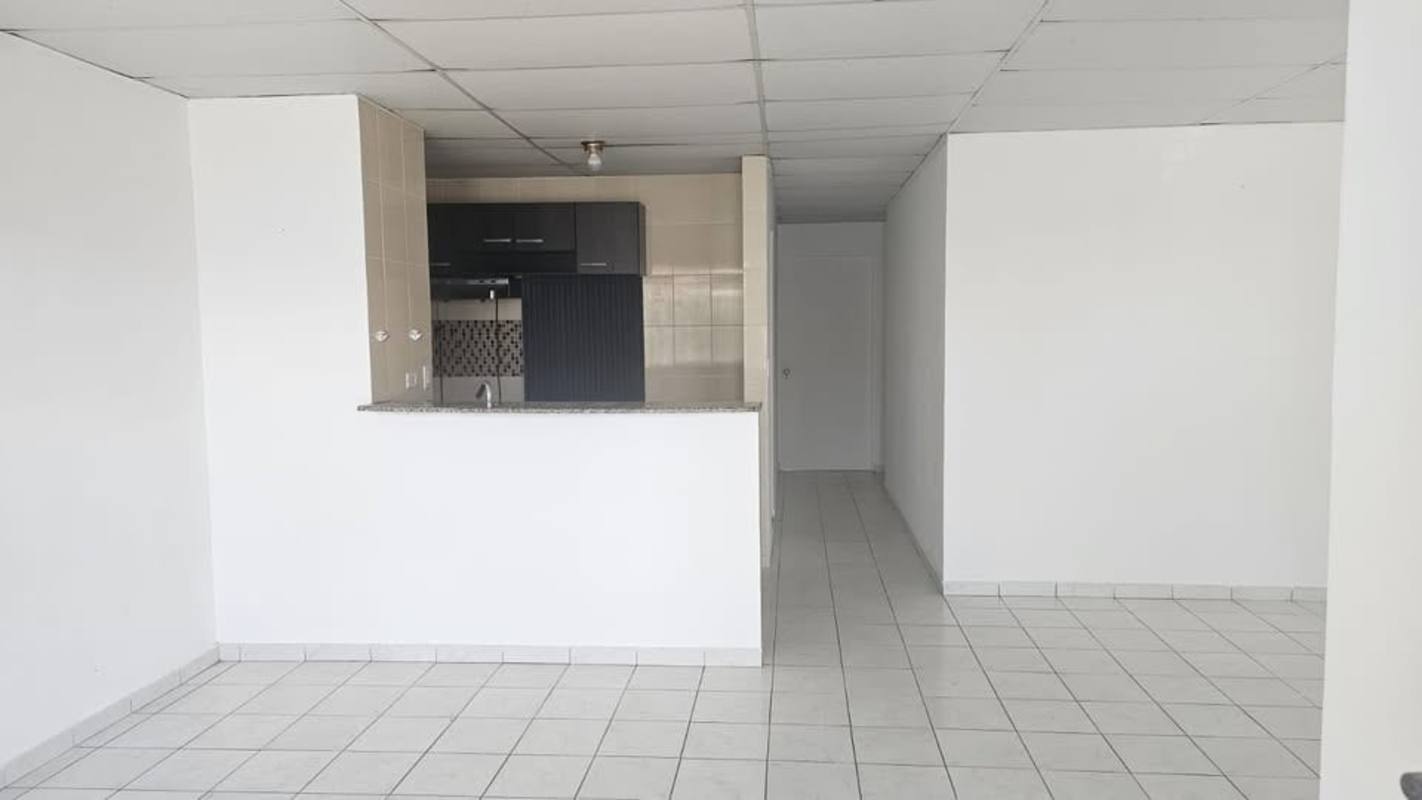 Bathroom with ceramic tiles, walk-in shower and sink in Praderas San Antonio house Panama City