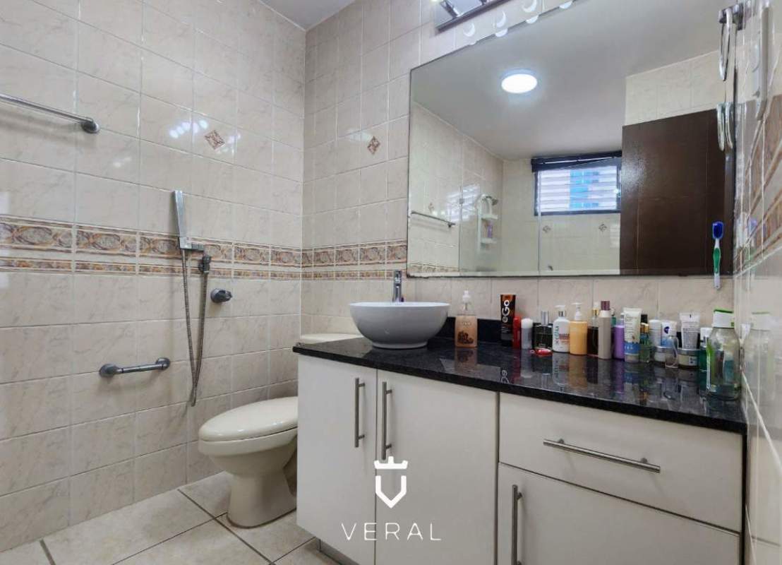 Master bedroom with window overlooking ocean skyline, air conditioning PH Torres Coco Mar Panama