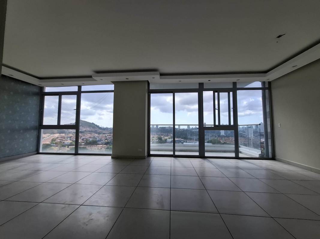 Spacious kitchen with ample storage in PH 4 Horizontes Panama City apartment for sale