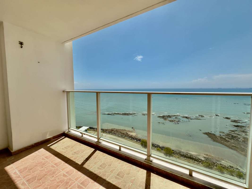 Bedroom with city skyline view and large window PH Terramar Panama