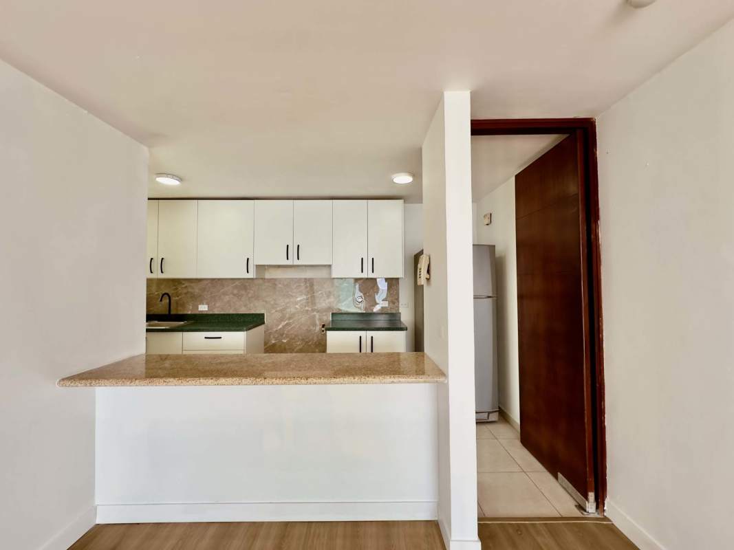 High-Floor Ocean View 2BR in PH Terramar San Francisco