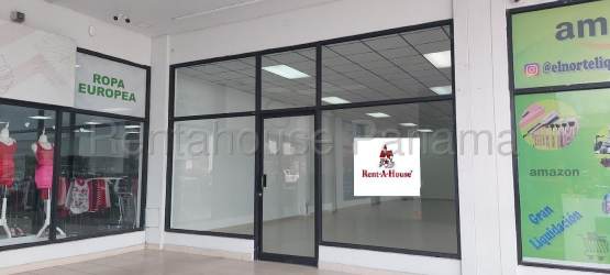 Inside view of commercial unit with tiled floors, drop ceiling, open layout in Plaza La Chorrera