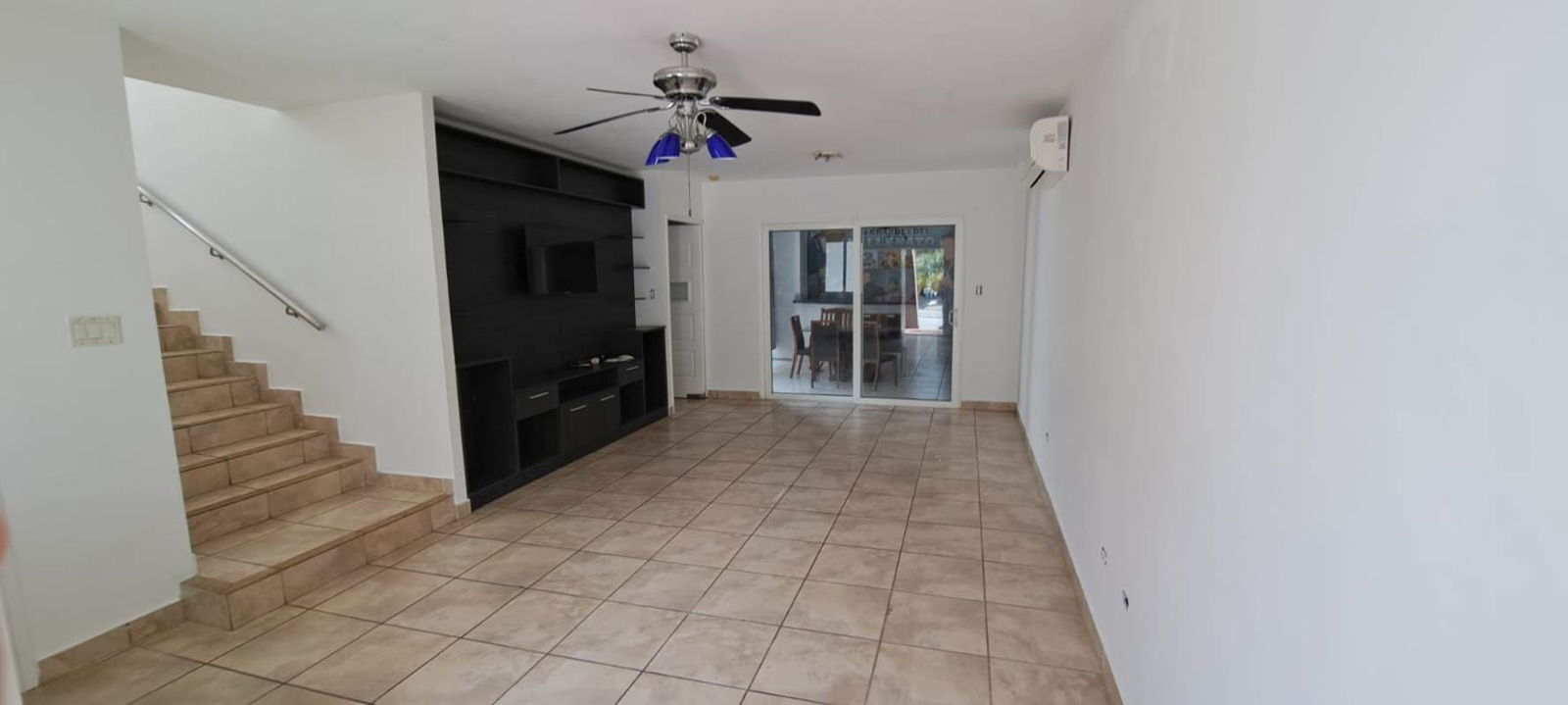 Spacious living room with ceramic tile floor, built-in entertainment wall, ceiling fan in PH Everest Brisas del Golf