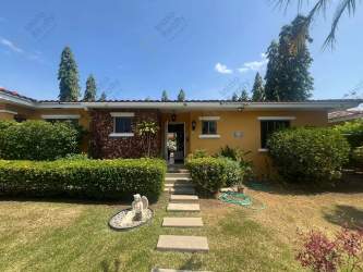 Master bedroom with ensuite bathroom, built-in wardrobes and AC in Punta Chame beach house Panama
