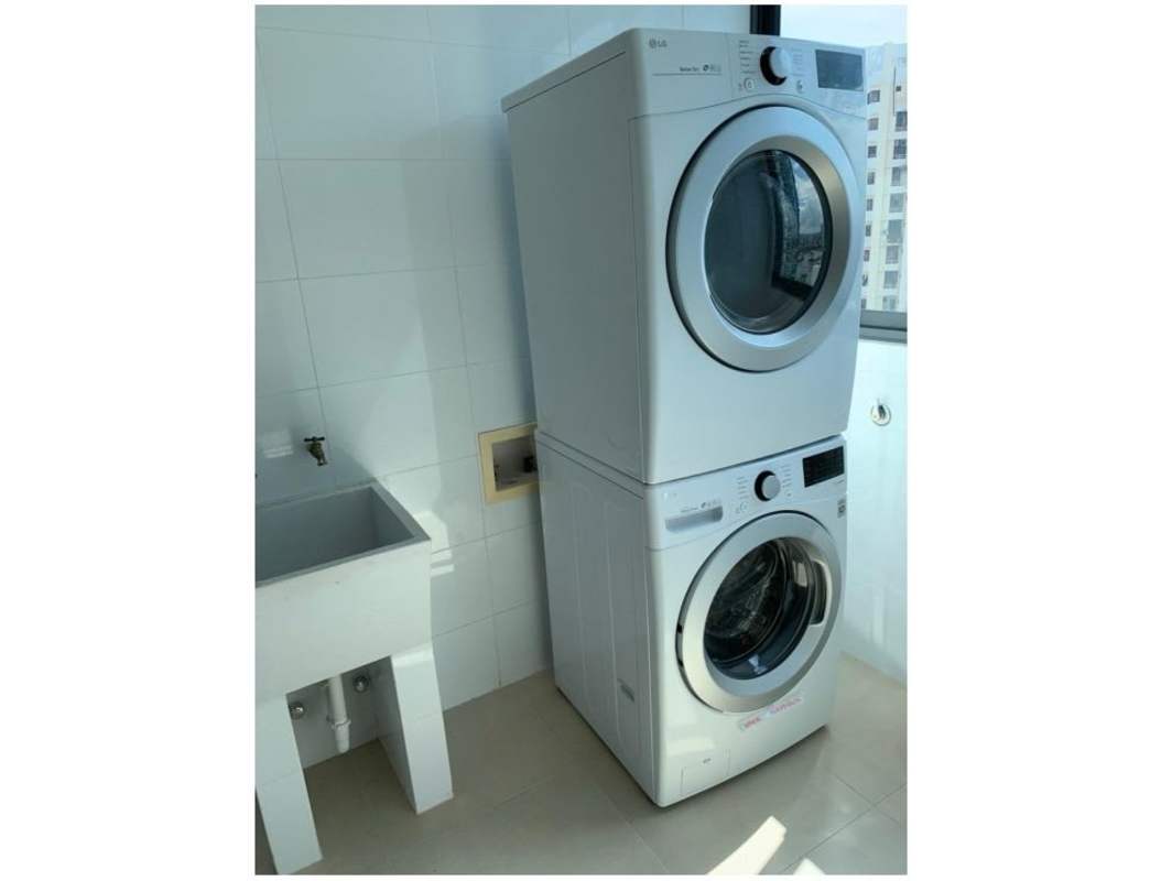 Luxury apartment kitchen with island, modern appliances, bayview PH Deluxe Panama