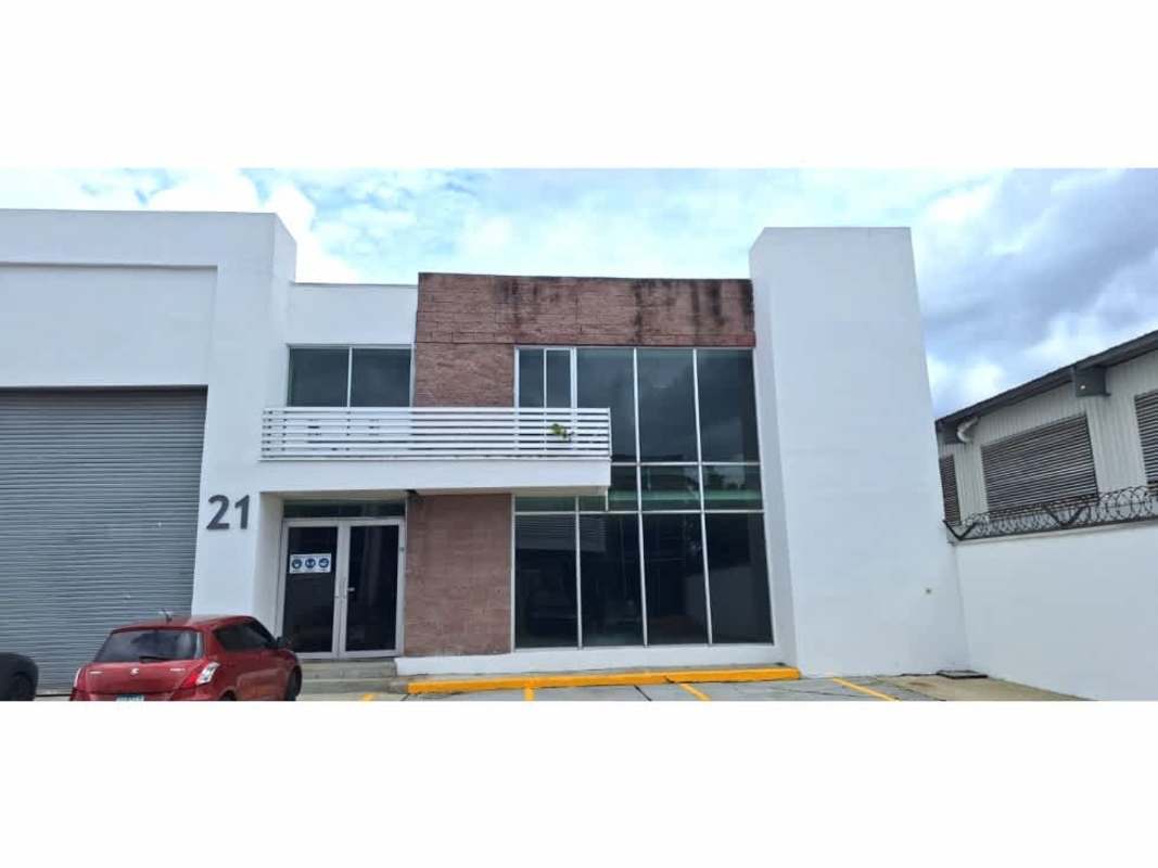 Warehouse empty space with double ceiling height and office mezzanine Tocumen Panama City