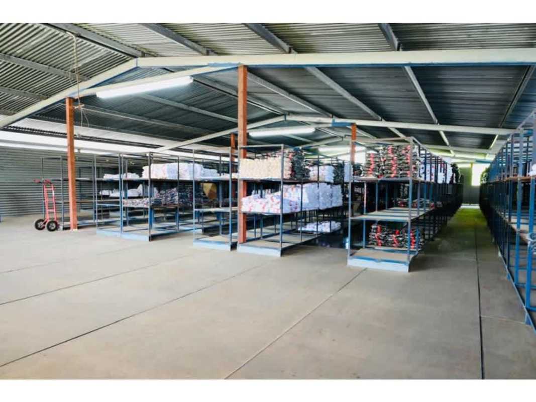 Inside large commercial warehouse with high metal roof for lease 12 de Octubre Panama