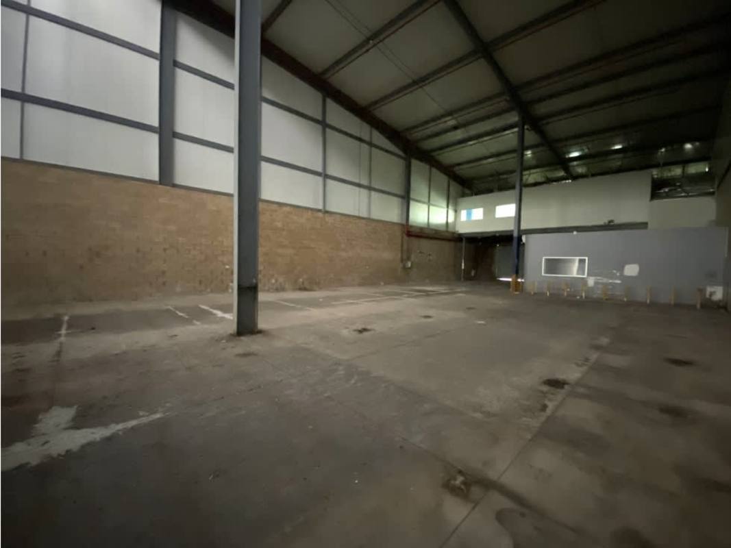 Interior large empty warehouse with mezzanine high ceiling at Villa Zaita Business Park Panama