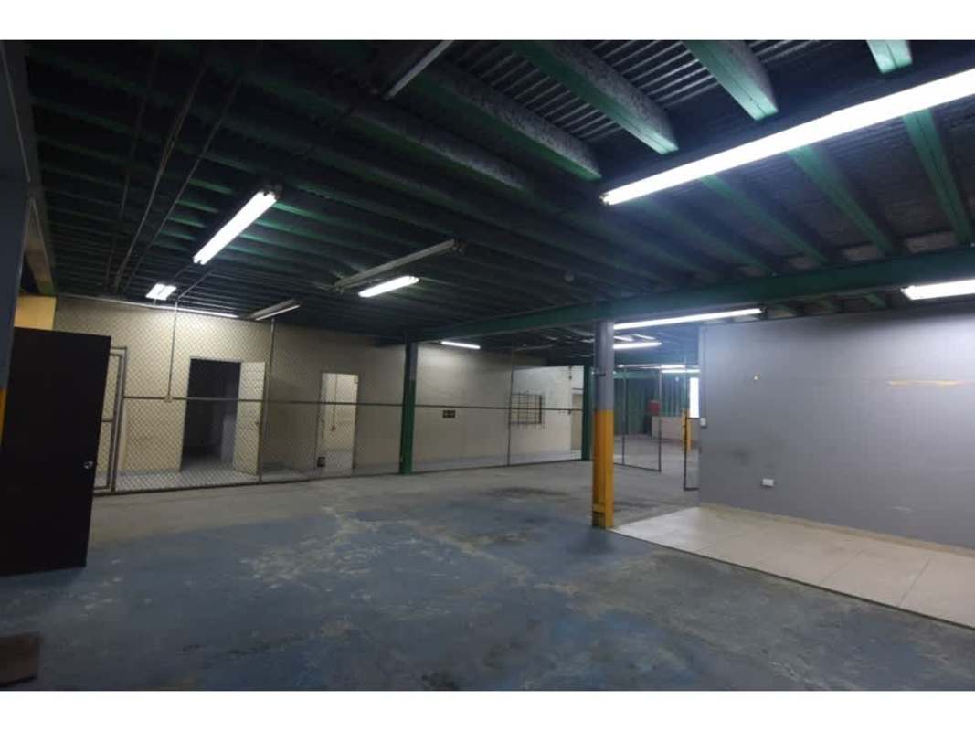 Open industrial warehouse with steel structure high roof and concrete floors Justo Arosemena Panama City