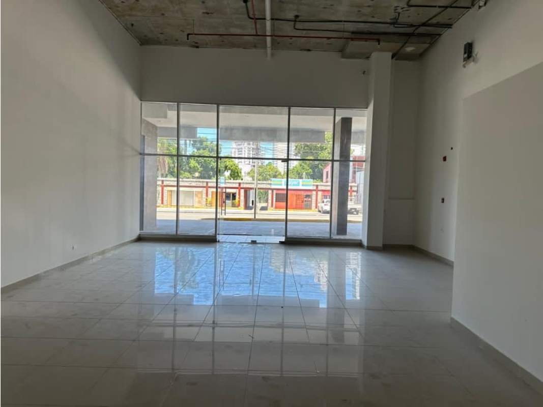 Commercial retail space with large glass windows and dedicated parking Panama City