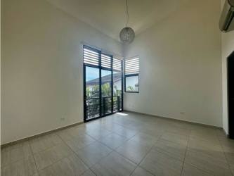 Large bedroom with walk-in closet and ensuite bath in PH Nativa Panama Pacifico