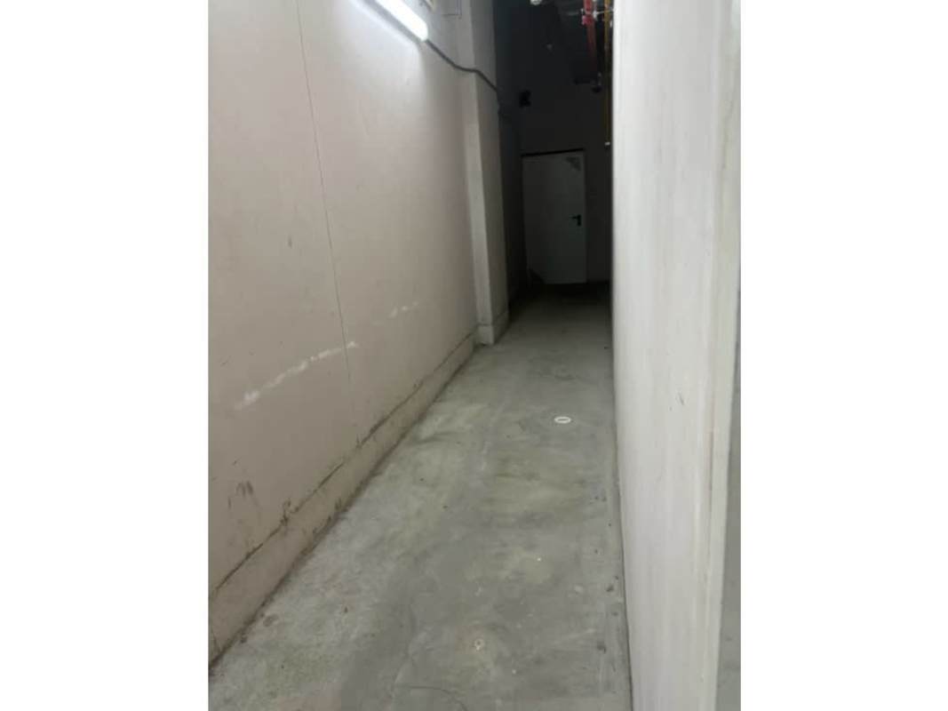 Open plan modern commercial interior shop for rent Plaza El Dorado Panama