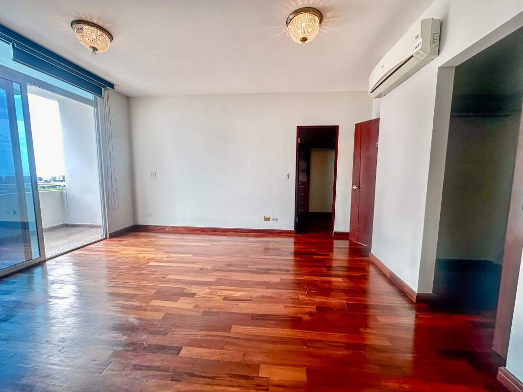 Infinity swimming pool with panoramic ocean and skyline views at PH Torre del Parque Punta Paitilla Panama