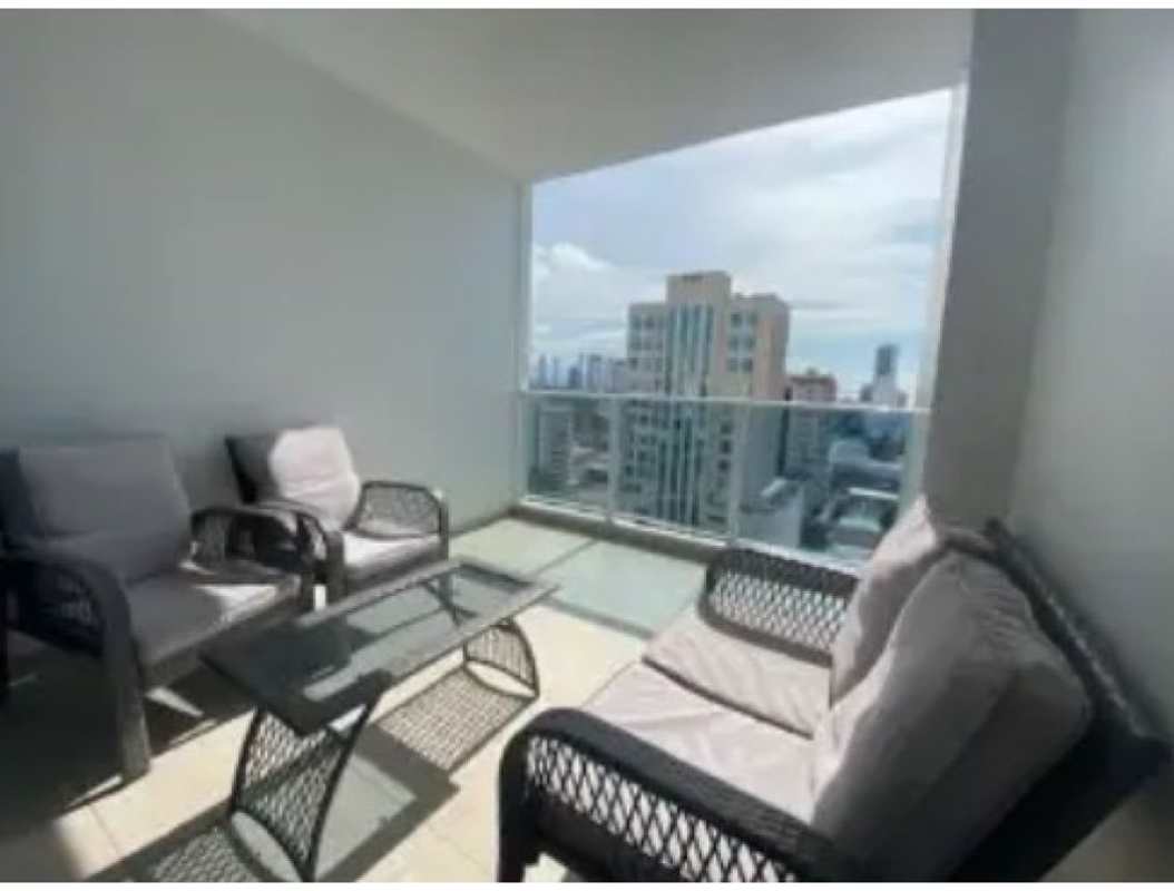 Infinity swimming pool on rooftop terrace with skyline views in PH Premium San Francisco