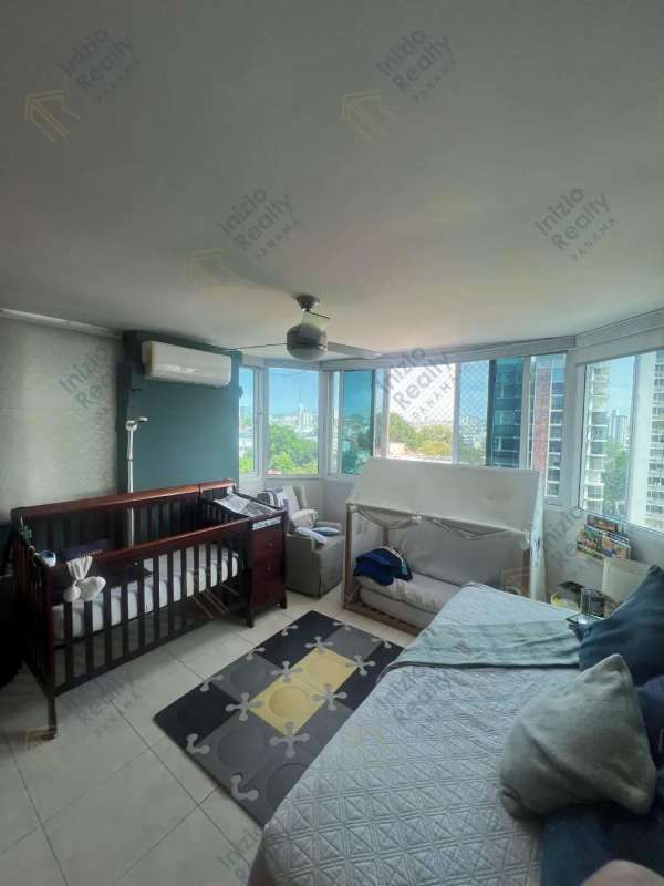 Nursery bedroom with corner windows, crib, city view, ceiling fan, AC El Cangrejo apartment Panama