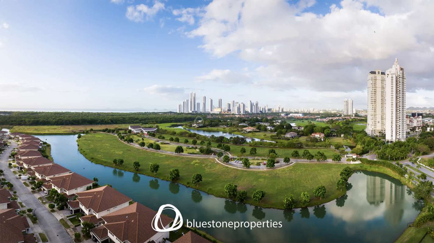 Modern exclusive villa facade with large windows, garden and driveway in Santa María Golf & Country Club Panama