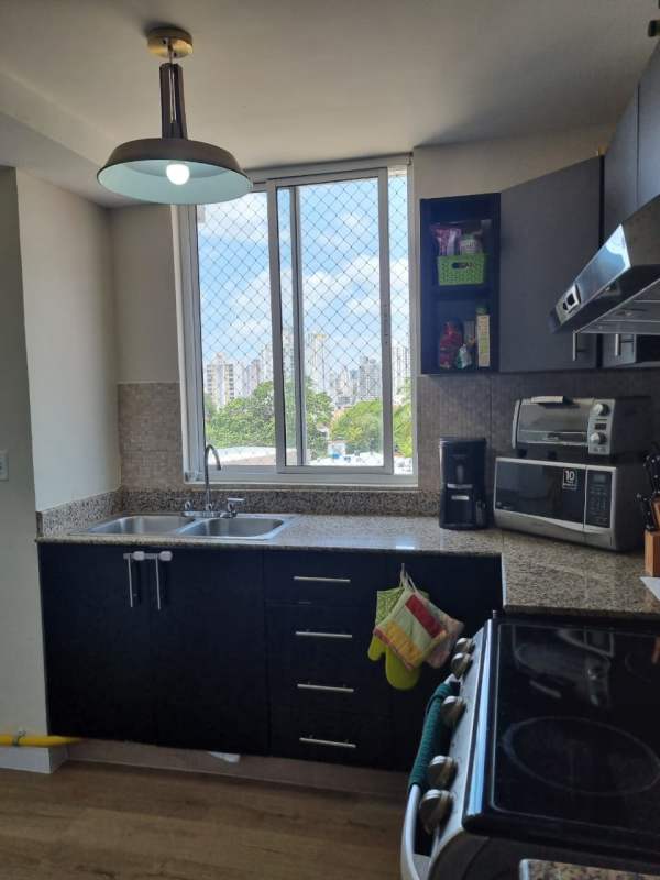 Modern kitchen with granite countertops, ample storage and large window in PH Royal Tower Carrasquilla Panama