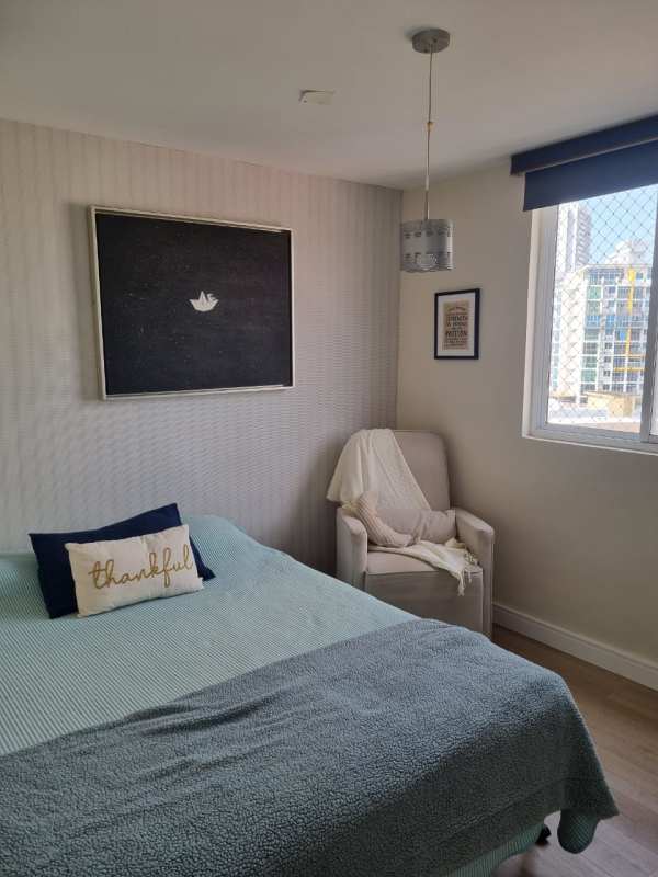 Bedroom featuring large windows city view modern furnishings PH Royal Tower Carrasquilla Panama