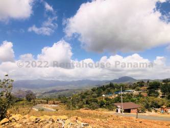 Sweeping panoramic mountain views with lush greenery near Chica Panama