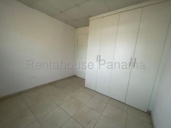 Covered terrace and dual parking of affordable house for sale in Quintas del Pacífico La Chorrera Panama