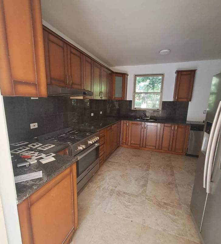 3BR 4BA House at Embassy Club with Garden in Clayton