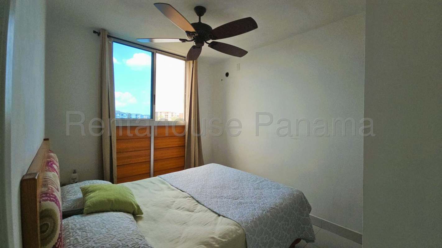 Bathroom with shower, sink and toilet in PH Ilo condo Panama City for sale