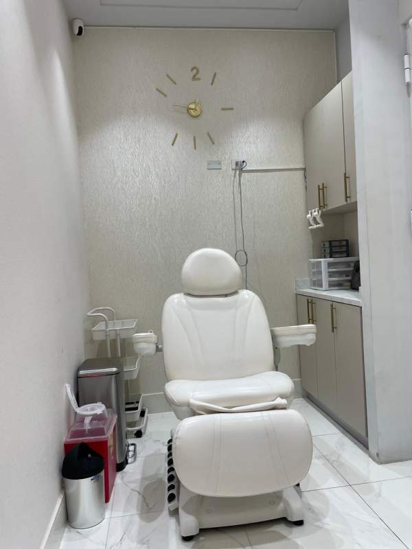 Lobby with colorful seating areas and large windows at Town Center Costa del Este office tower