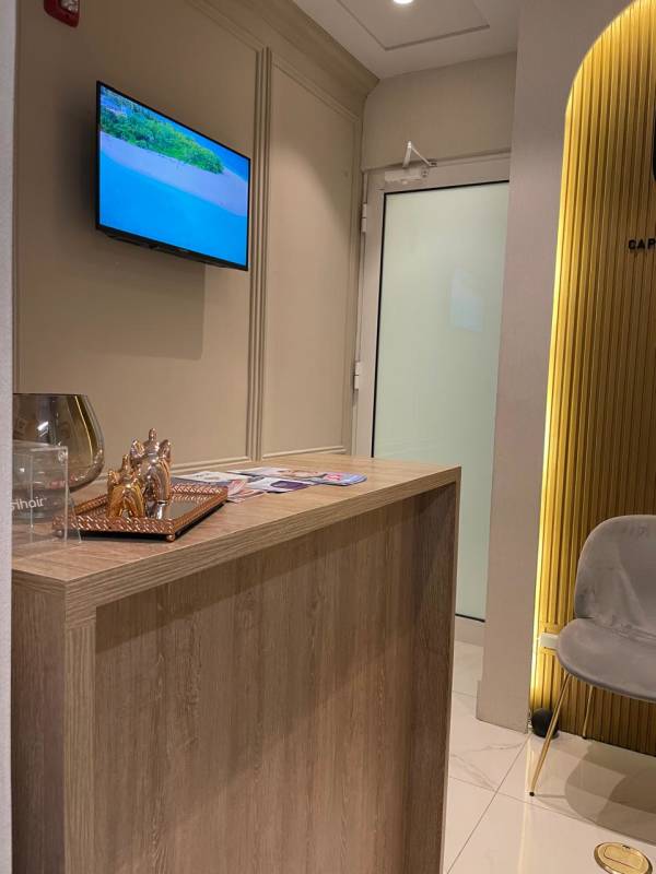 Reception counter with TV and decorative lighting, Town Center Costa del Este office