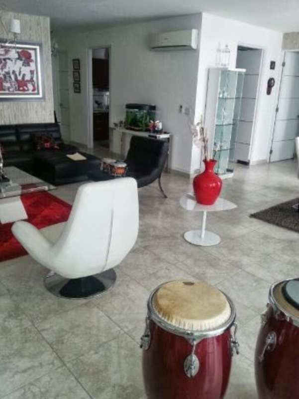 Living room with modern decor, instruments, bright open space PH Bella Vista Park Panama
