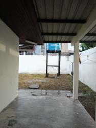 Covered rear patio and enclosed backyard of house for rent Puerto Caimito La Chorrera