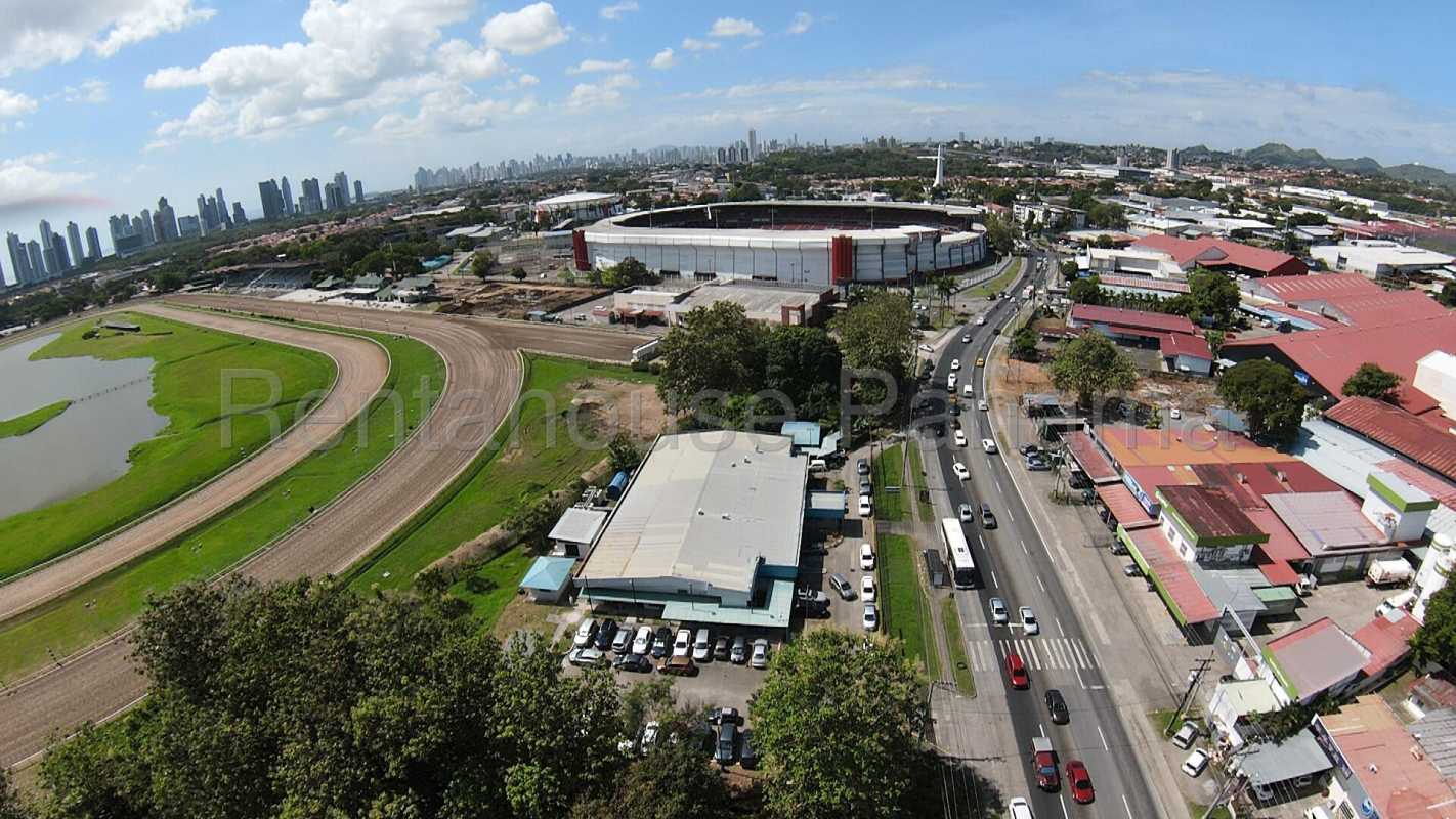 Front facade exterior of industrial commercial warehouse in Panama City
