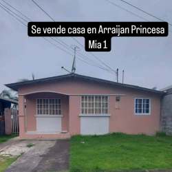 Back patio with cover, partial fence in budget house for sale Panama