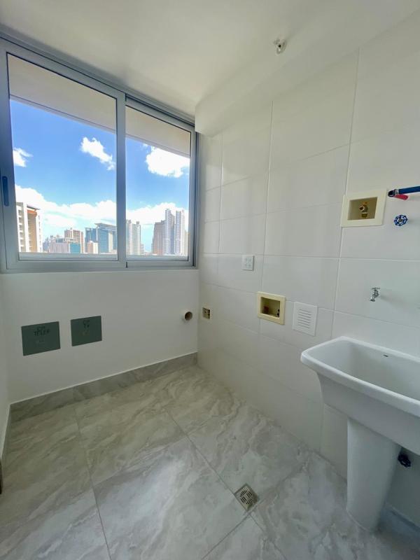 Rooftop infinity pool with panoramic city skyline views at PH Luxor El Cangrejo Panama