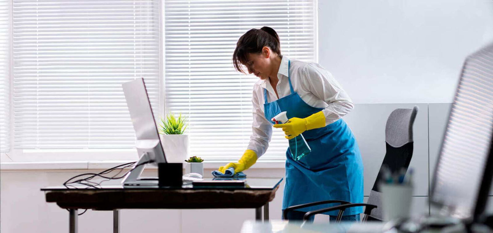 Private office room with glass partitions and tile floor located in PH Torres de Toscana Panama