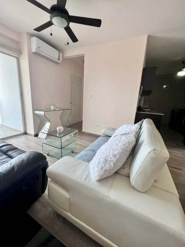 Bedroom with window, city view, built-in closet PH El Doral 12 de Octubre Panama