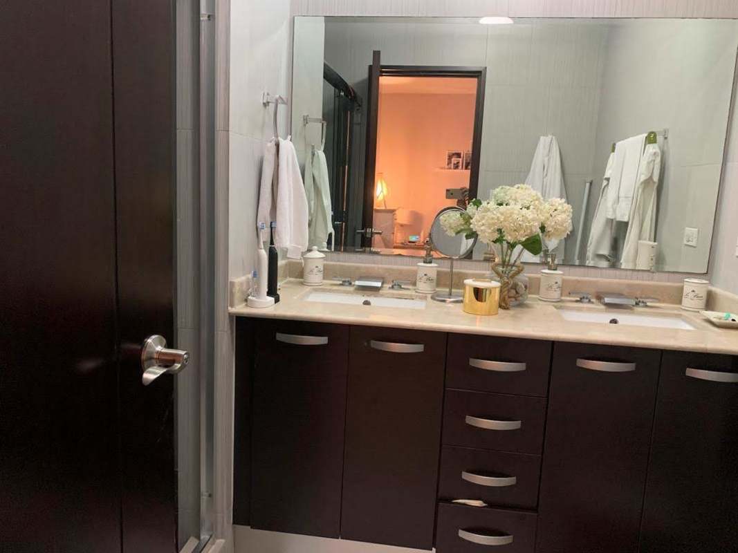 Infinity edge pool at PH Latitude luxury apartments in Costa del Este