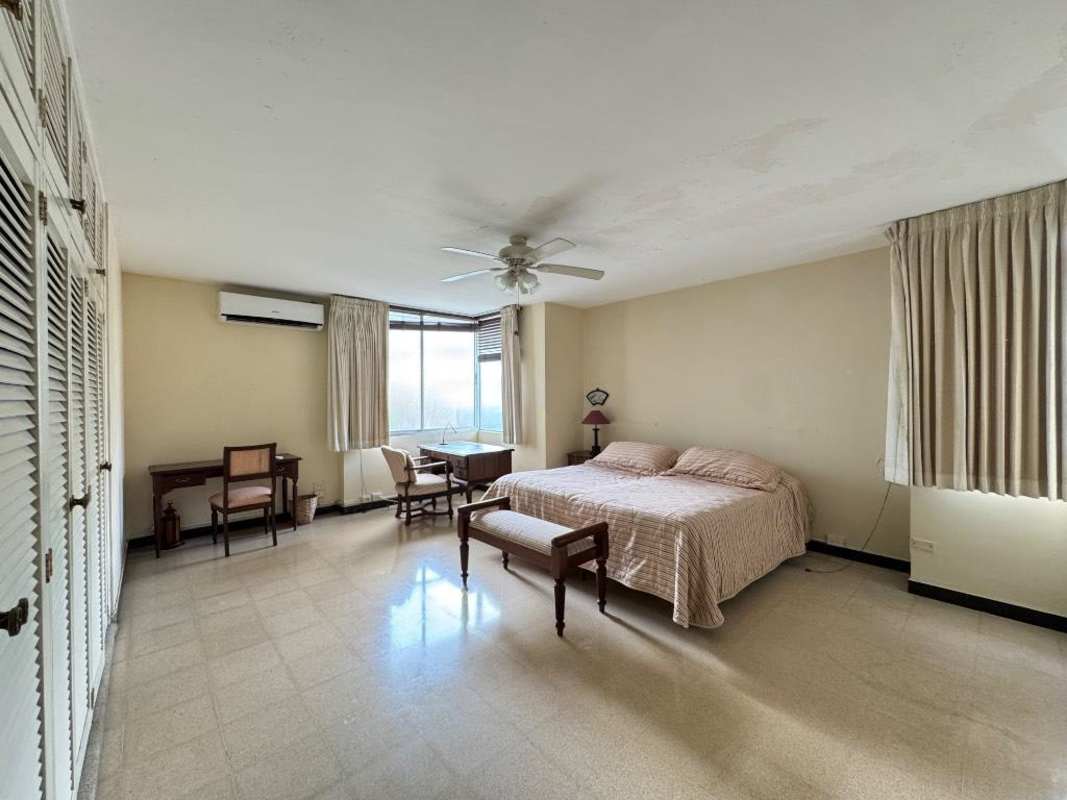 Traditional kitchen with cabinetry, gas stove, tile backsplash in PH Crystal apartment El Cangrejo