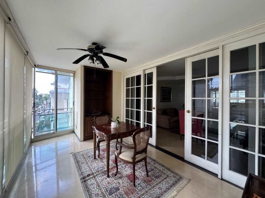 Sunroom space with French doors, large windows, ceiling fan in PH Crystal apartment El Cangrejo