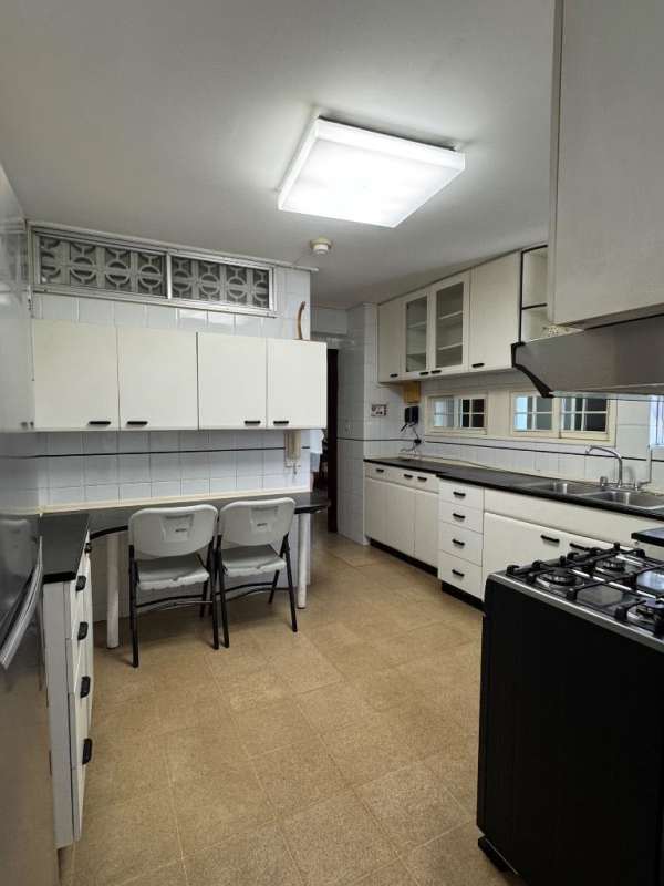 Spacious master bedroom built-in closet, large windows, ceiling fan PH Crystal Panama