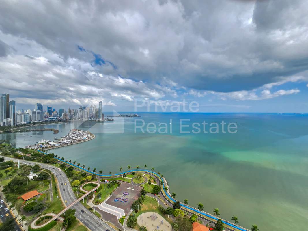 PH Rivage luxurious pool deck and modern tower design on Avenida Balboa