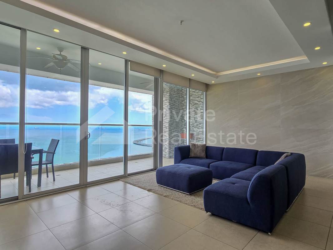 Large balcony with stunning views of ocean and skyline at PH Rivage Avenida Balboa