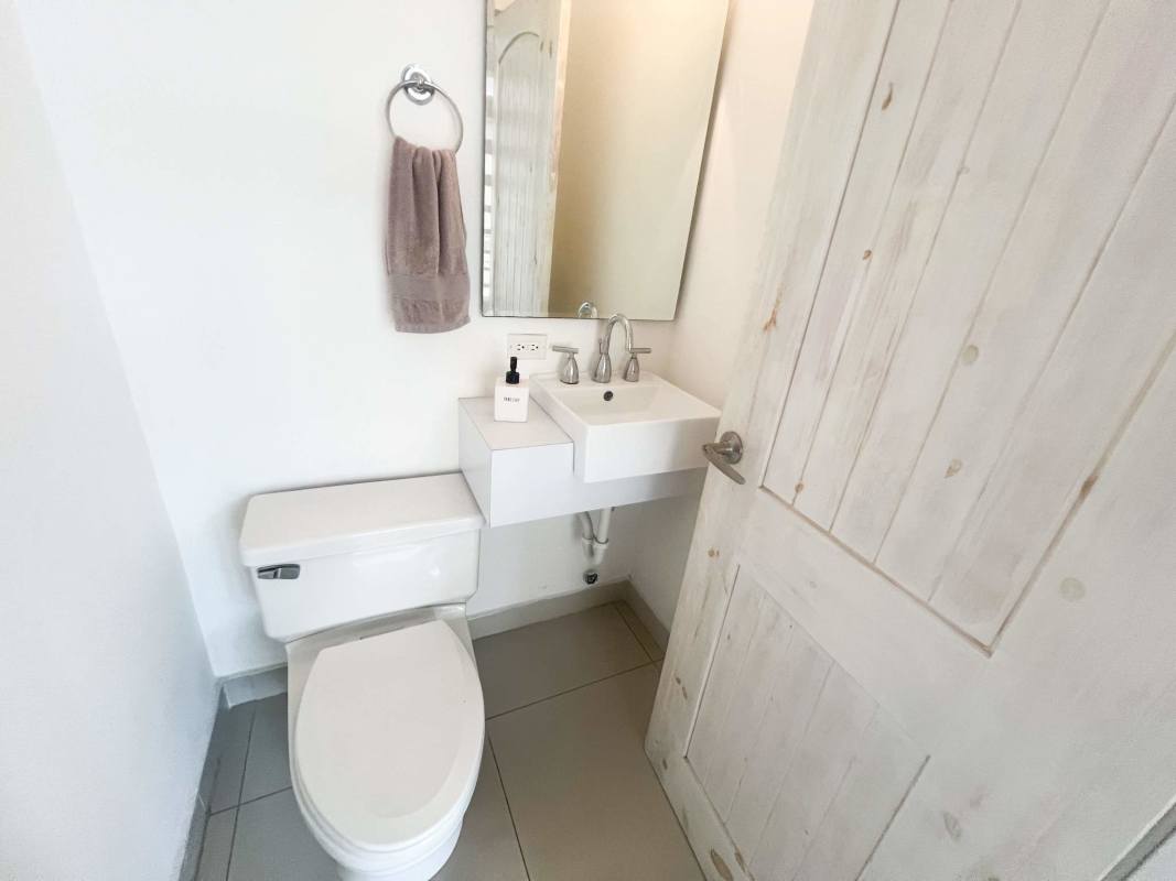 Loft mezzanine bedroom with ceiling fan, window, and closet at PH Vitro Loft El Cangrejo Panama