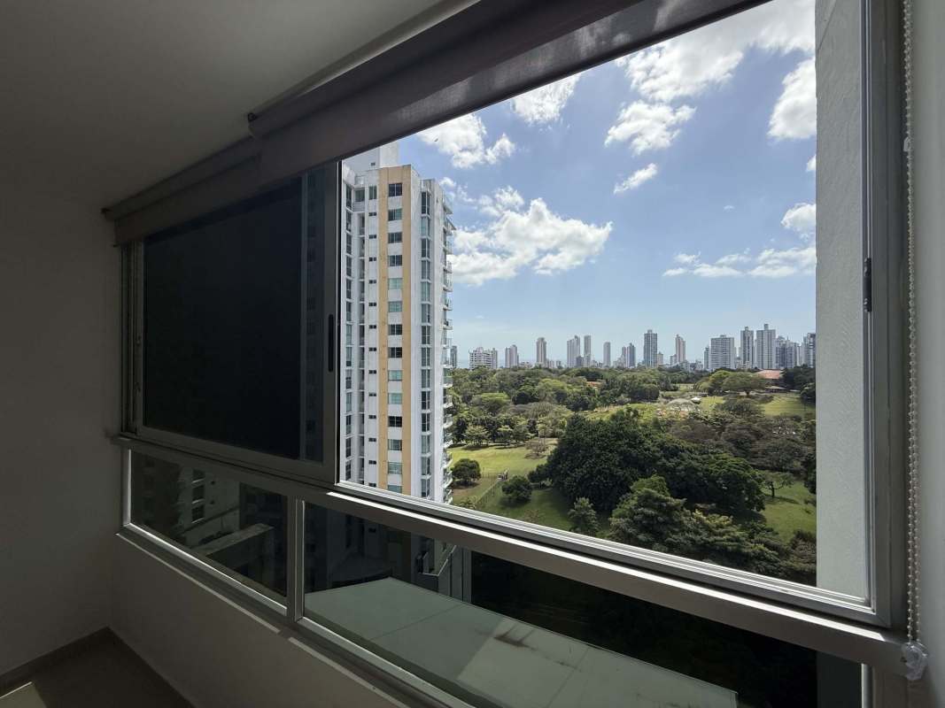 Bright living area with large windows ceramic flooring PH Delavista Carrasquilla Panama